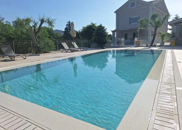Luxury Villa Breeze With Private Pools