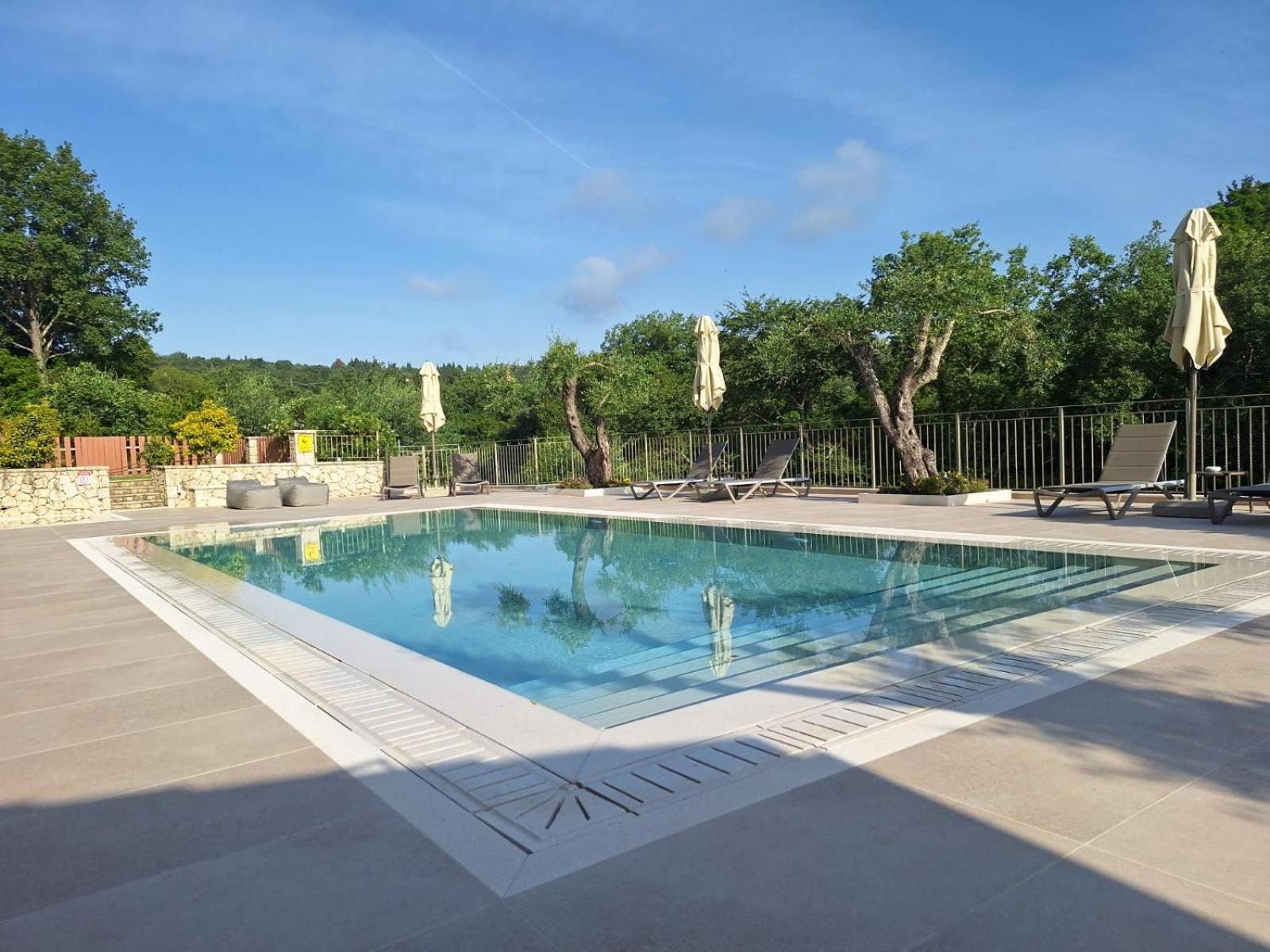 Luxury Breeze With Private Pools Villa Dassia (Corfu)